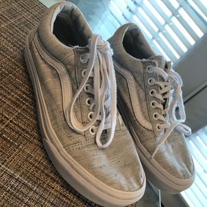SOLD 💚👟🛍6.5  VANS SHOES IN GRAY COLOR👟💕